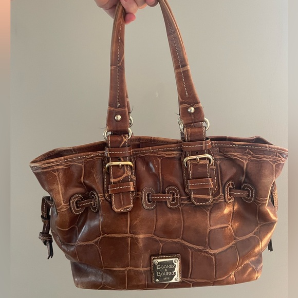 Dooney & Bourke Handbags - Dooney & Bourke designer purse